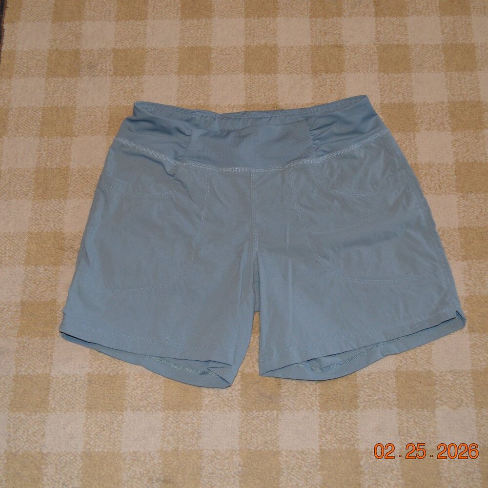 Women's Mountain Hardwear Dynama Short Size Medium
